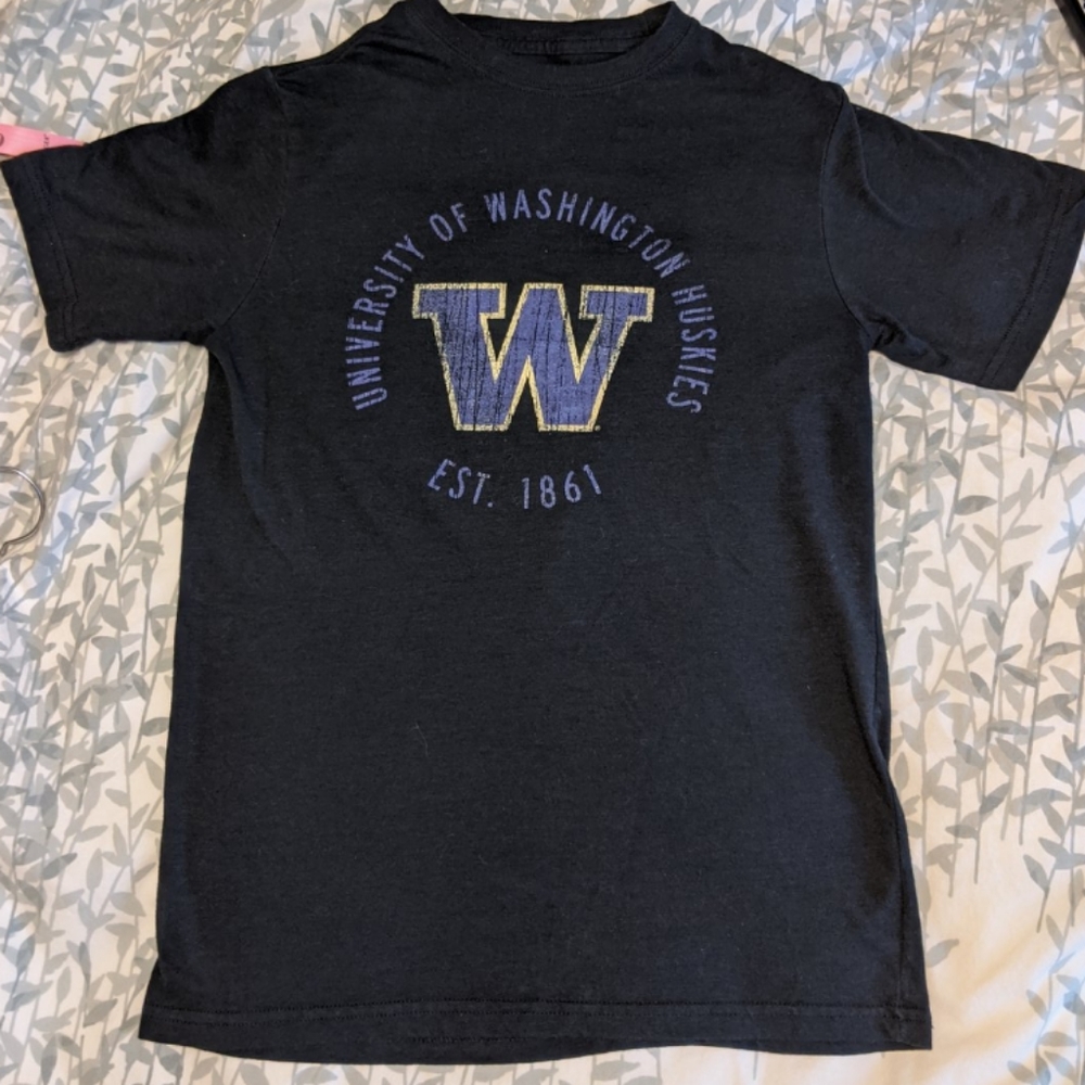 University of WA tee-shirt
